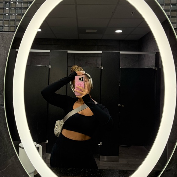 Meet your Posher, Tia - Picture 2 of 6